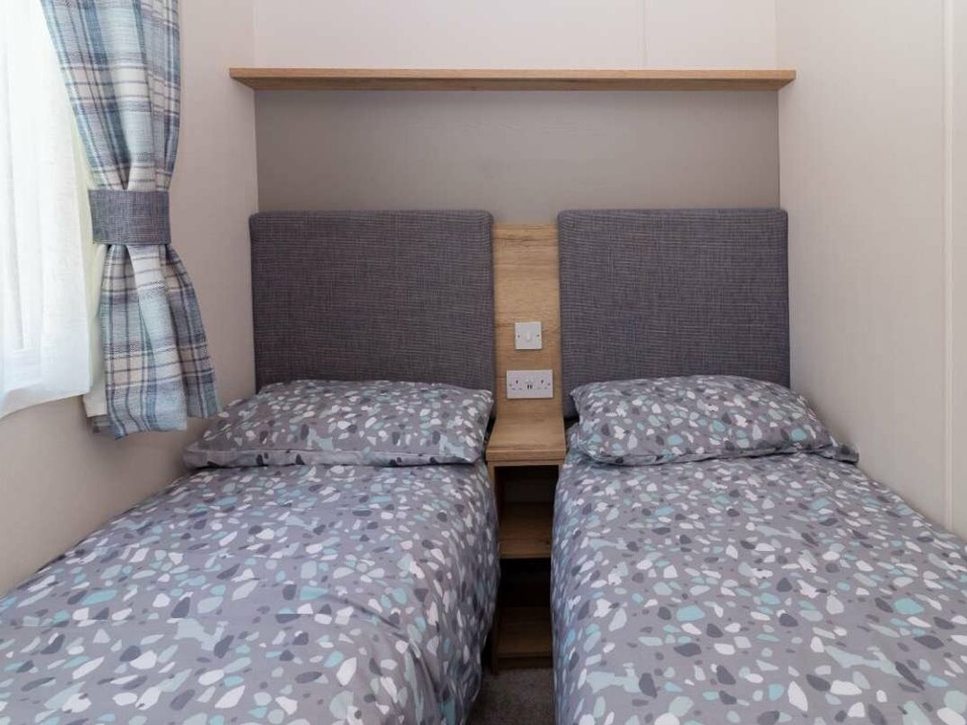 Cornish Coast Caravan Park - Holiday Accommodation 18075