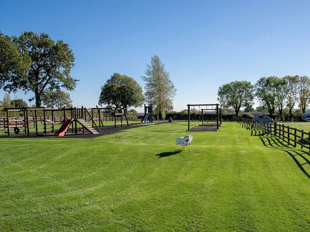 Ashbourne Heights Holiday Park - Holiday Accommodation 18103