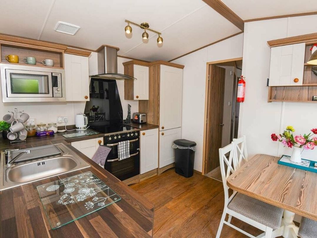 Tattershall Lakes Country Park - Holiday Accommodation 18151