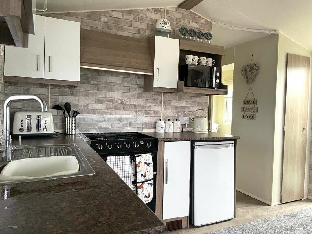 Herons Mead Caravan Park - Holiday Accommodation 18799