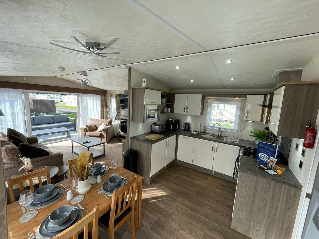 Golden Palm Resort - Holiday Accommodation 18805