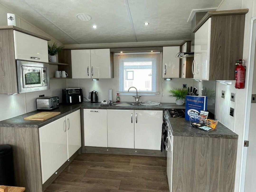 Golden Palm Resort - Holiday Accommodation 18805