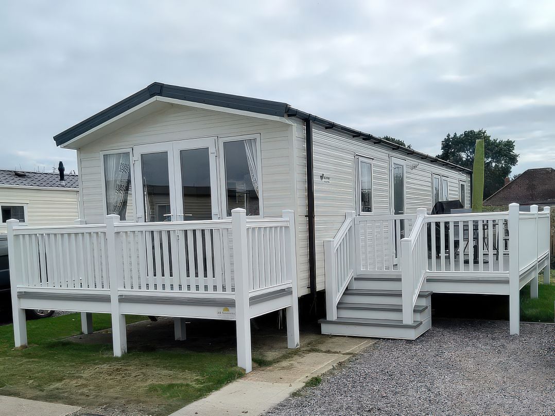 Hayling Island Holiday Park - Meadow Bay Villages - Holiday Accommodation 19247