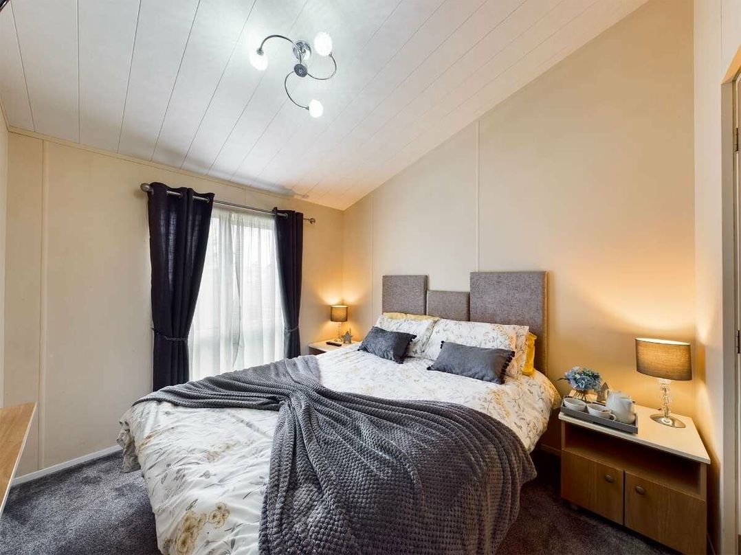 Tattershall Lakes Country Park - Holiday Accommodation 19581