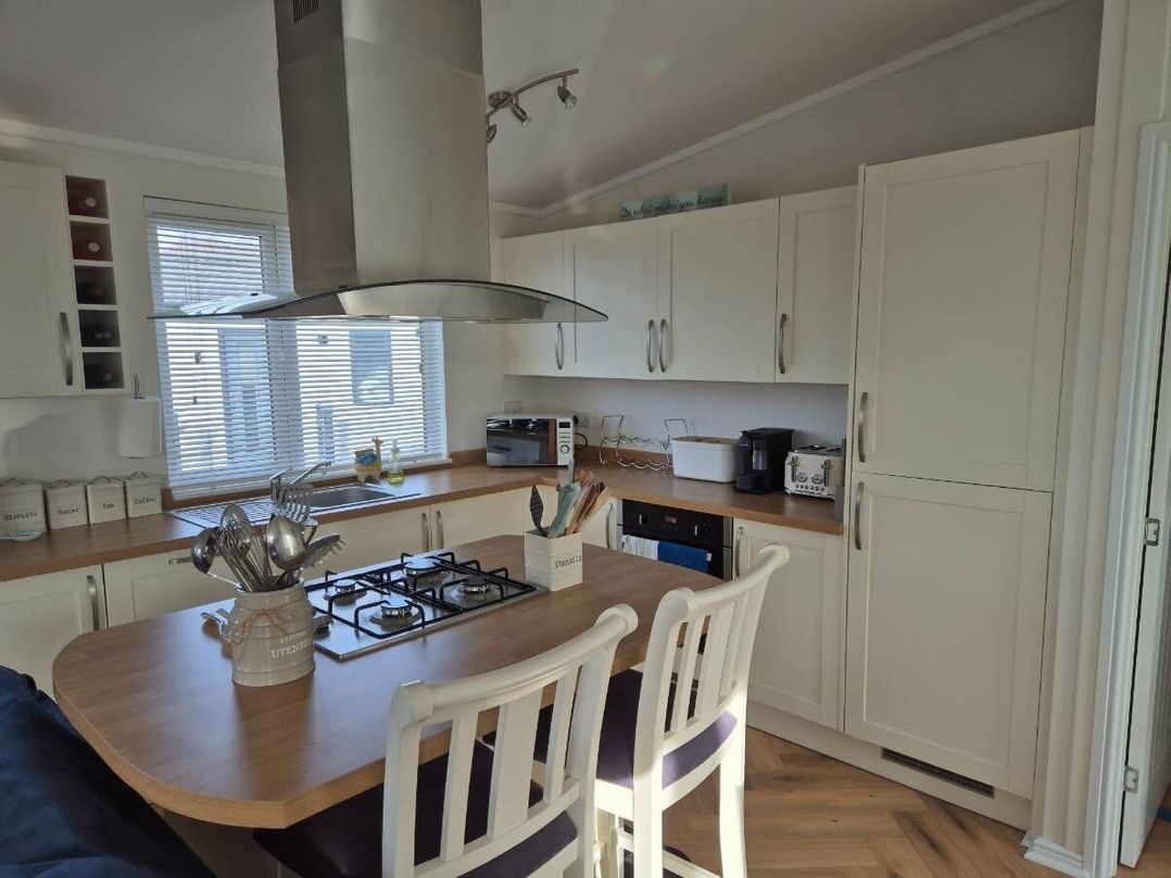 Hoburne Naish - Holiday Accommodation 19660