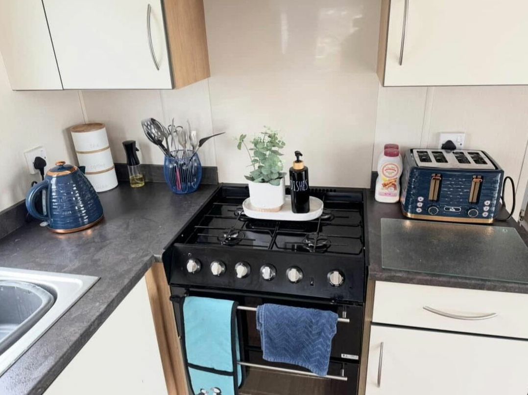 Marton Mere Holiday Village - Holiday Accommodation 19891