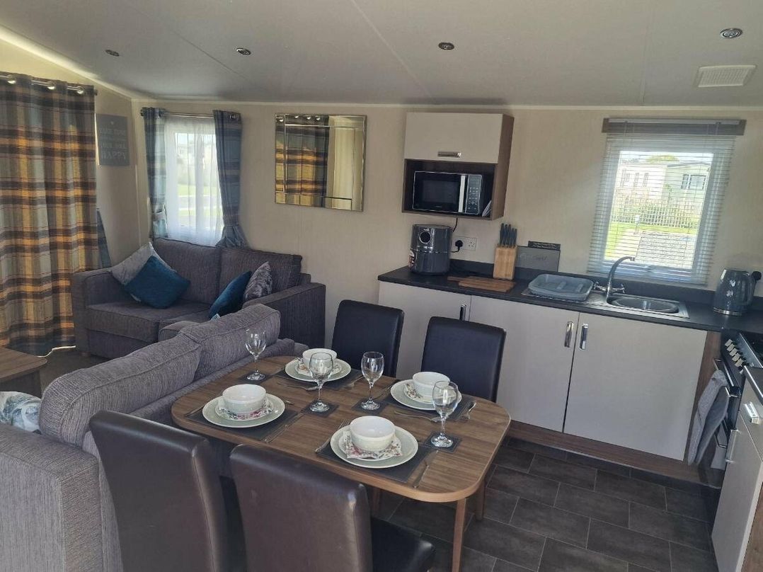 Golden Palm Resort - Holiday Accommodation 20167