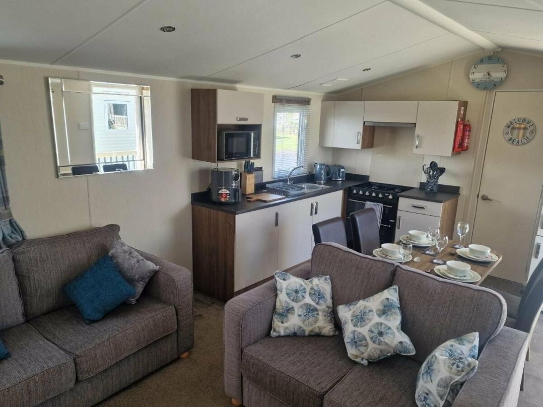 Golden Palm Resort - Holiday Accommodation 20167