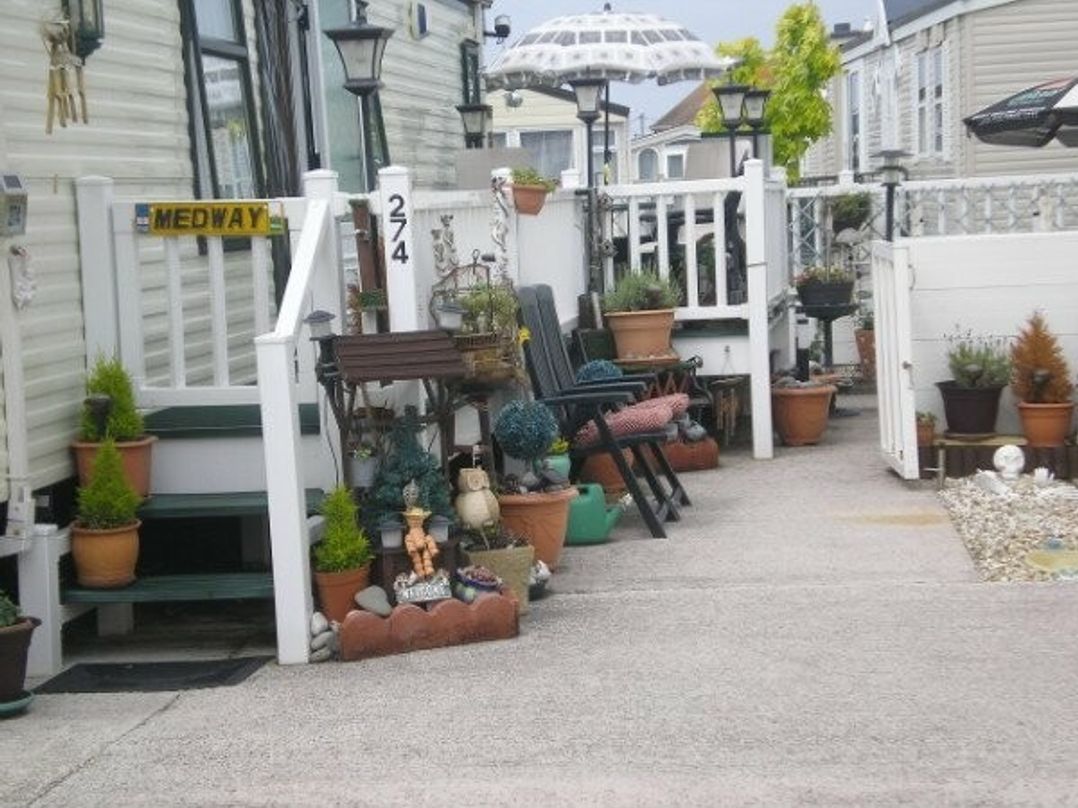 Golden Gate Holiday Centre - Holiday Accommodation 2032