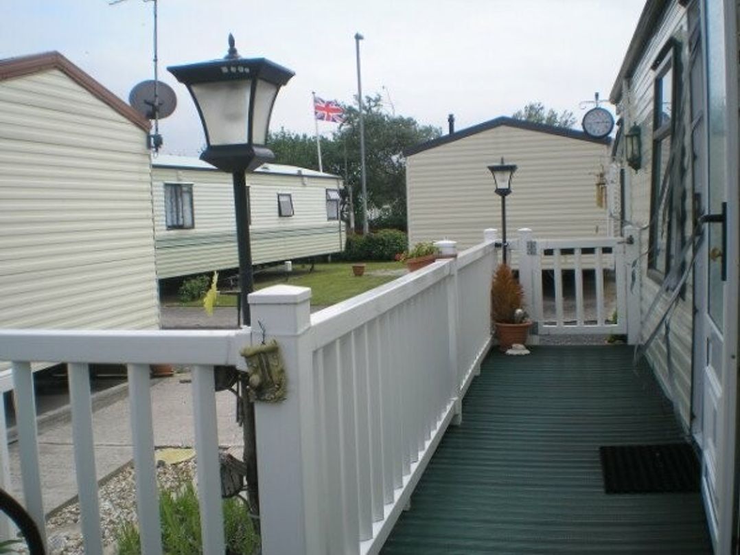 Golden Gate Holiday Centre - Holiday Accommodation 2032