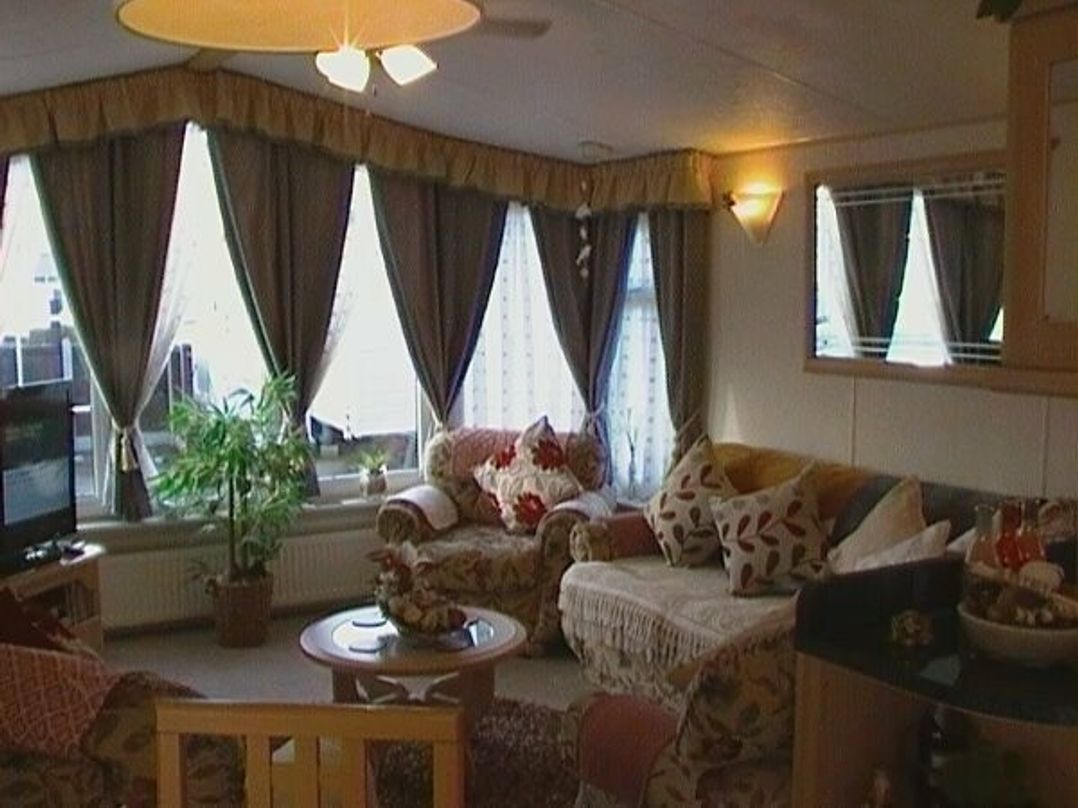 Golden Gate Holiday Centre - Holiday Accommodation 2032