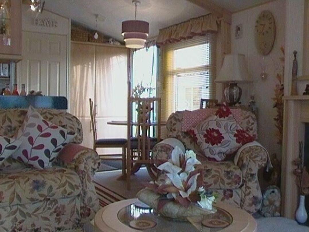 Golden Gate Holiday Centre - Holiday Accommodation 2032