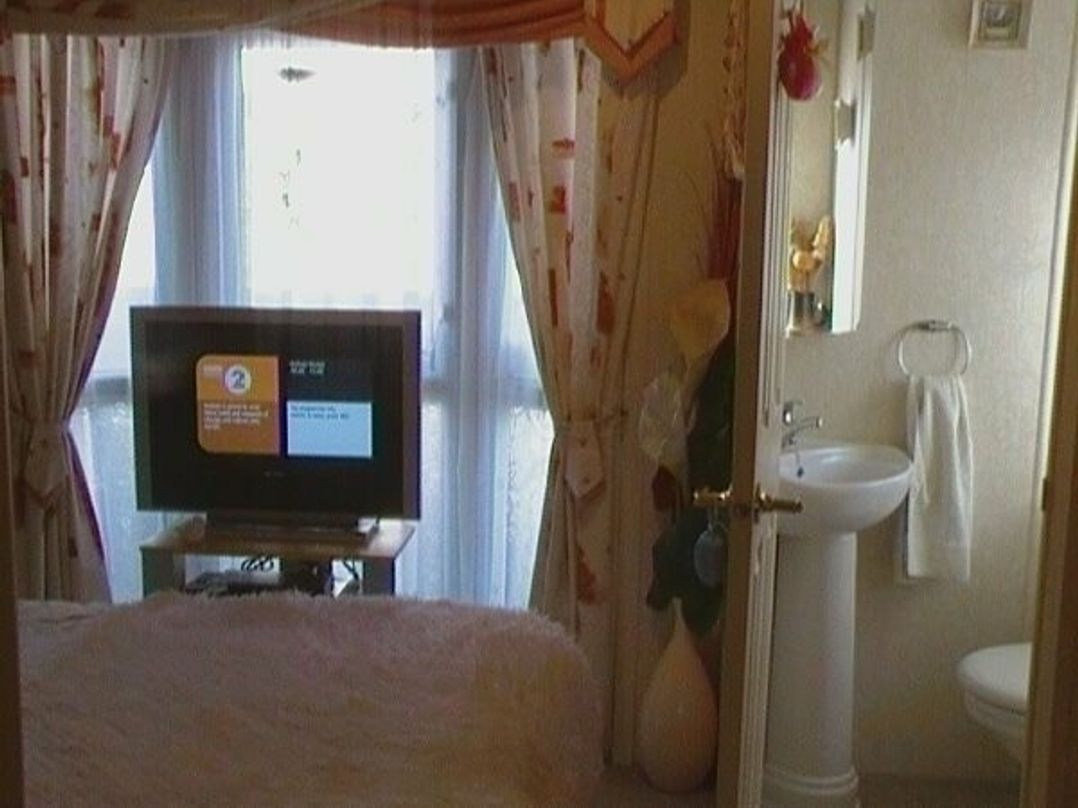 Golden Gate Holiday Centre - Holiday Accommodation 2032