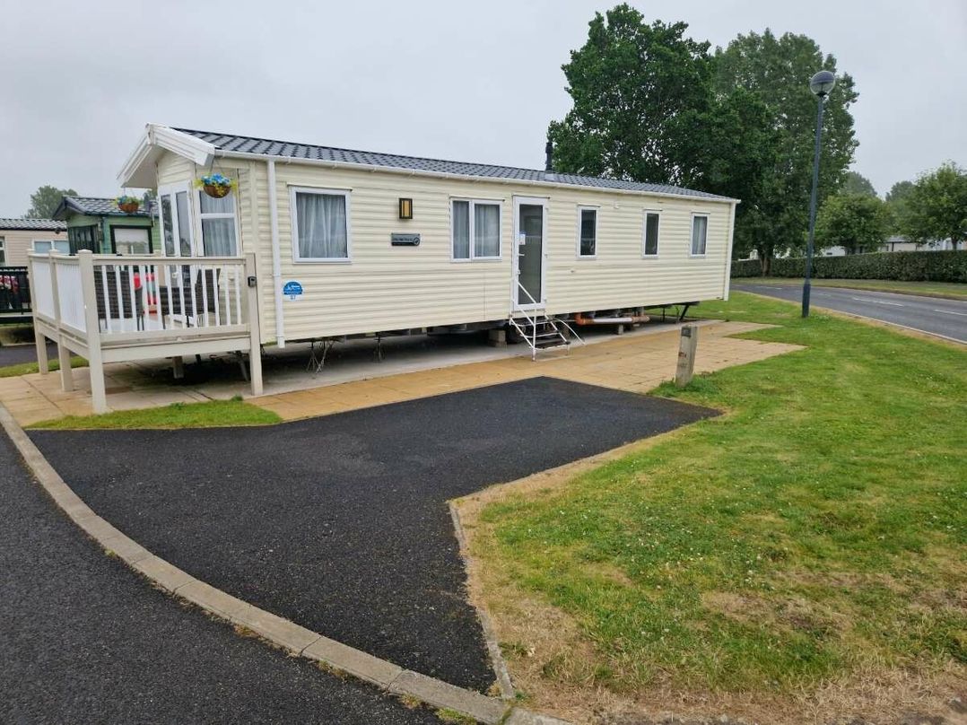 Marton Mere Holiday Village - Holiday Accommodation 20470