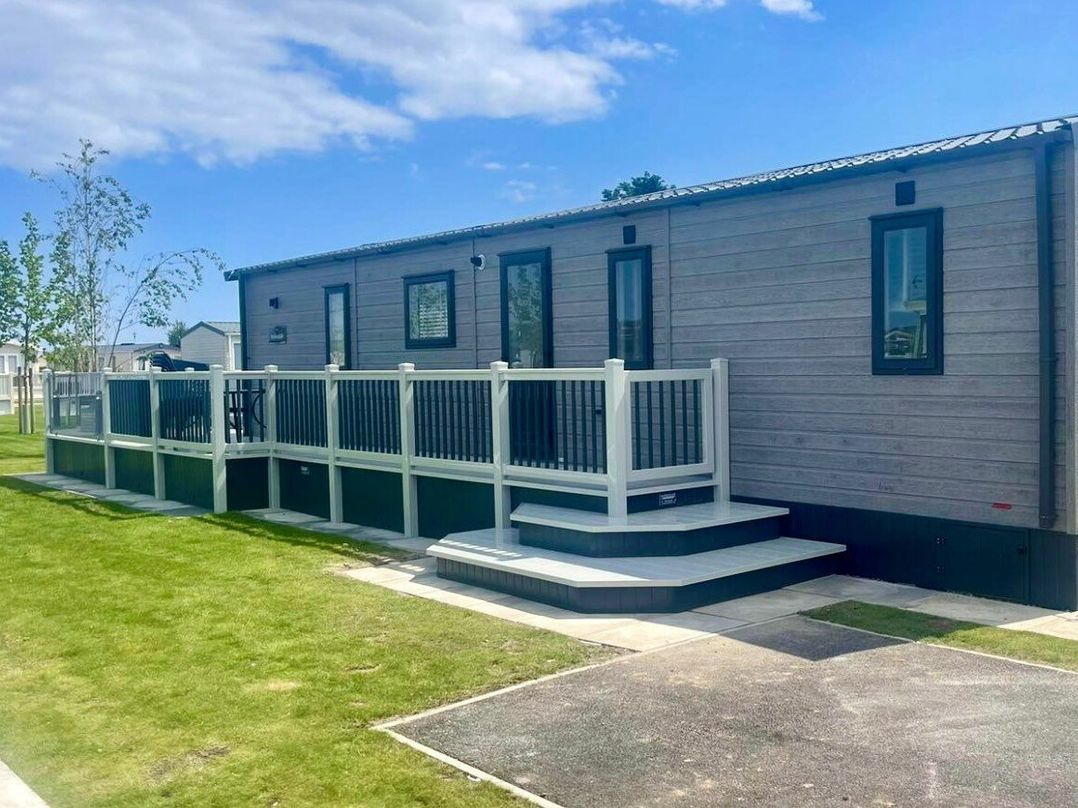 Golden Palm Resort - Holiday Accommodation 20542