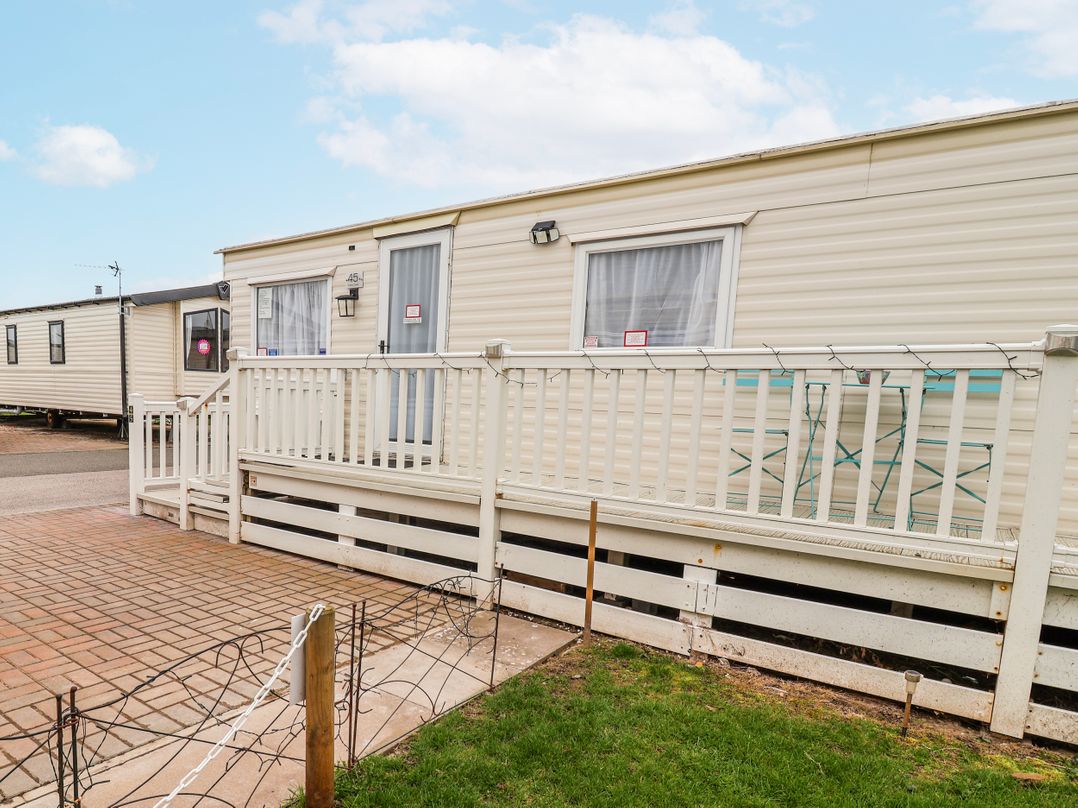 Golden Gate Holiday Centre - Holiday Accommodation 20618
