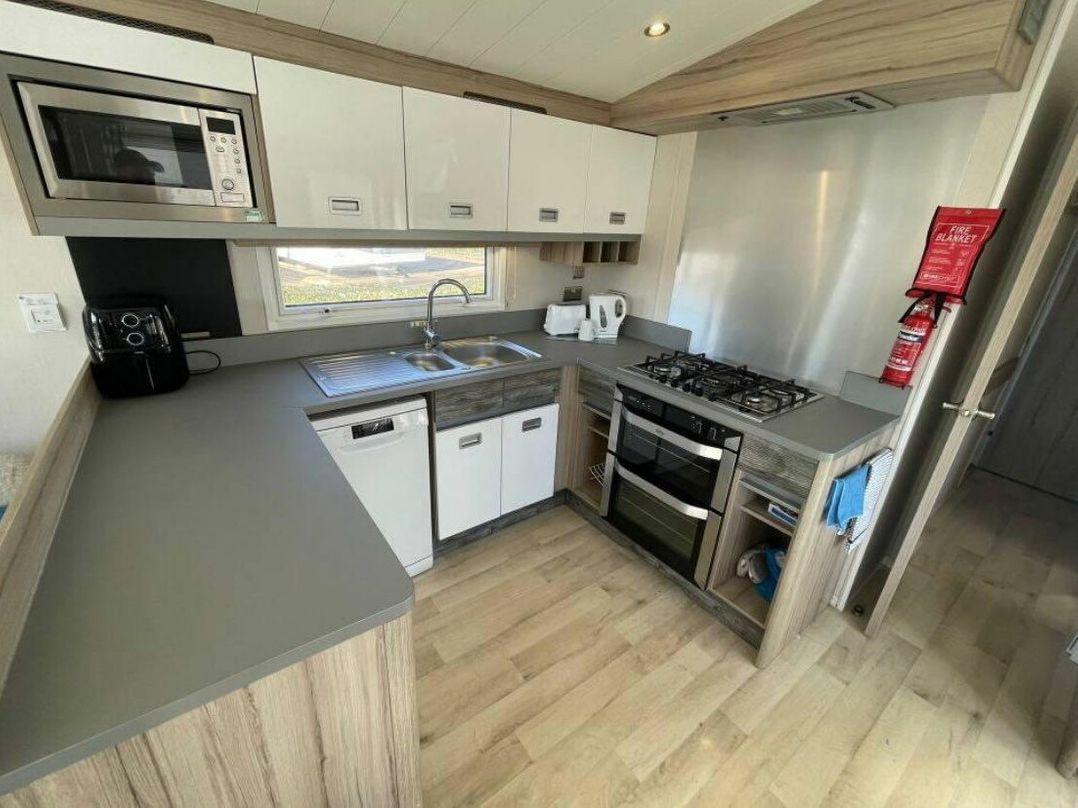 Marton Mere Holiday Village - Holiday Accommodation 20980