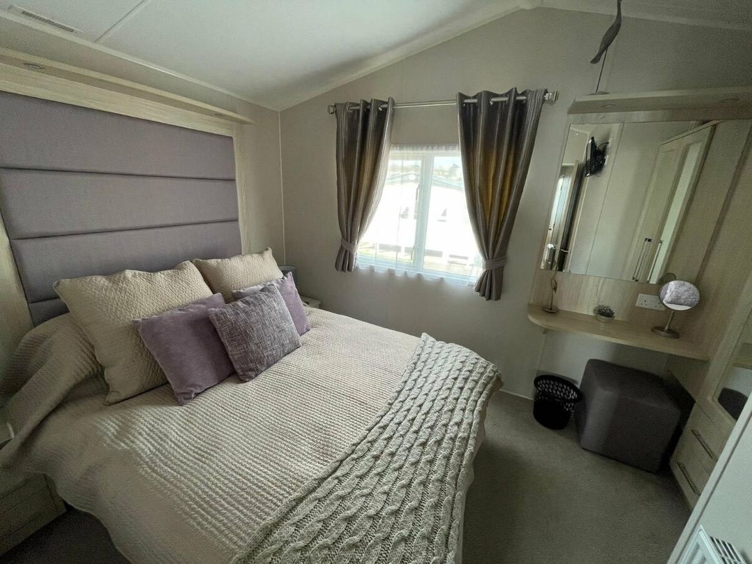 Devon Cliffs Holiday Park - Holiday Accommodation 2104