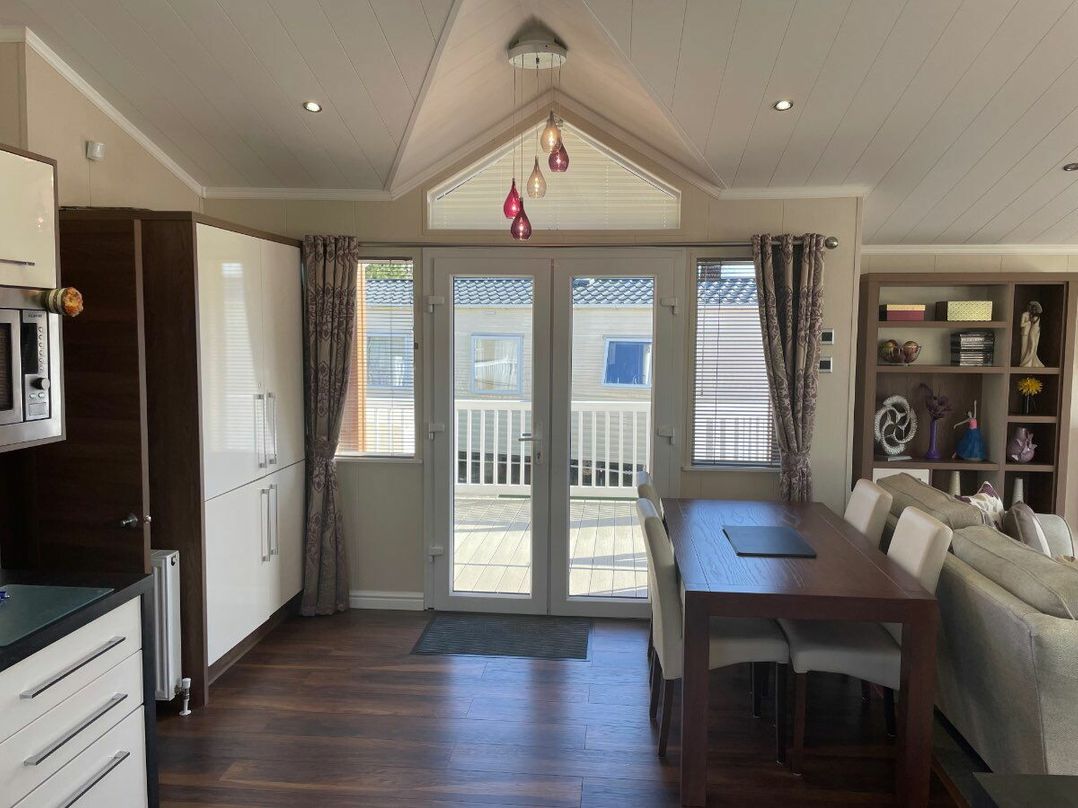 Marton Mere Holiday Village - Holiday Accommodation 21071