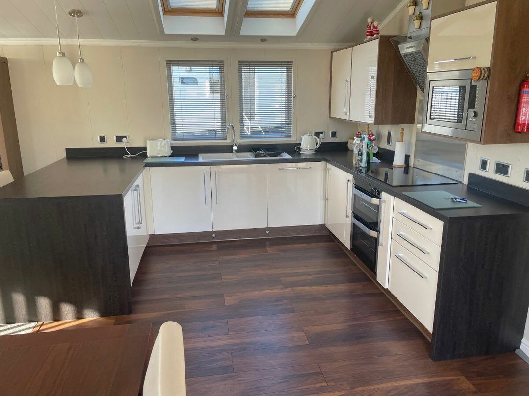 Marton Mere Holiday Village - Holiday Accommodation 21071