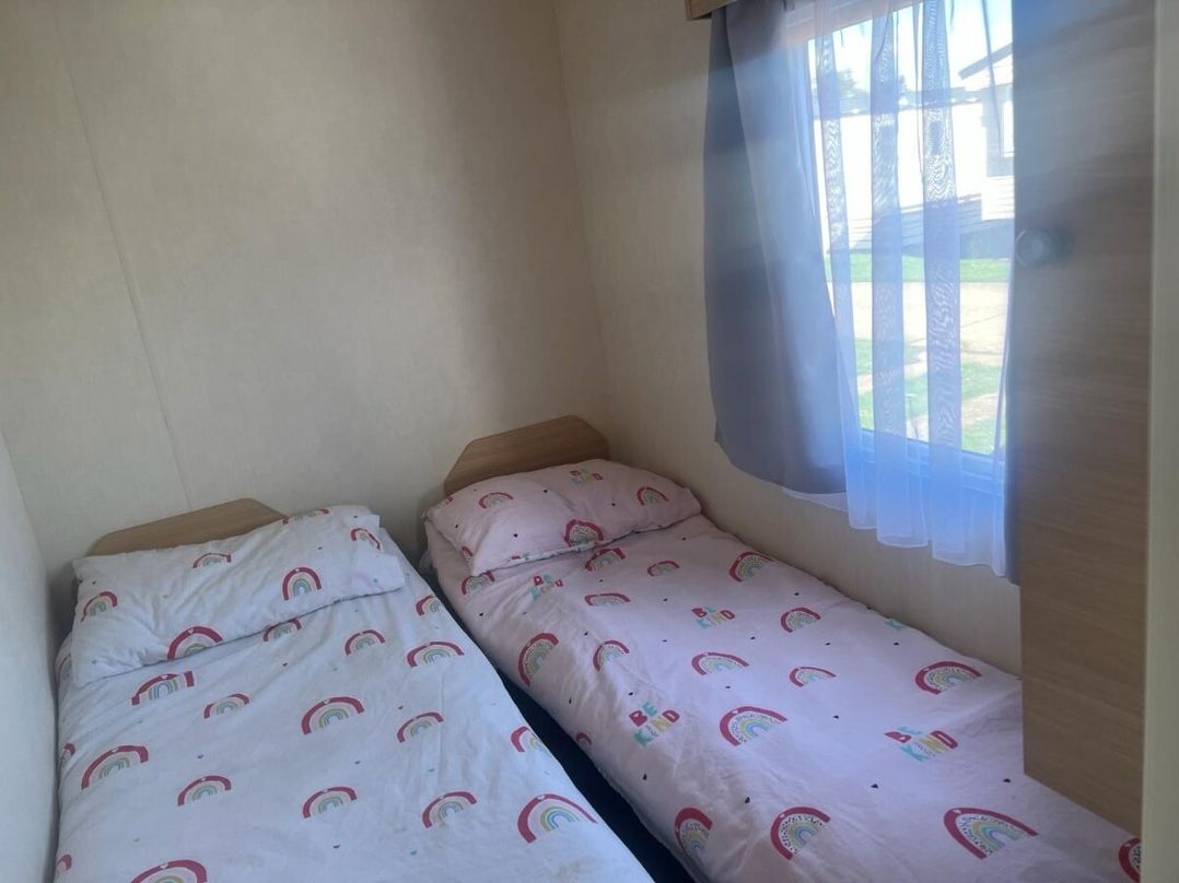 Hayling Island Holiday Park - Meadow Bay Villages - Holiday Accommodation 21075