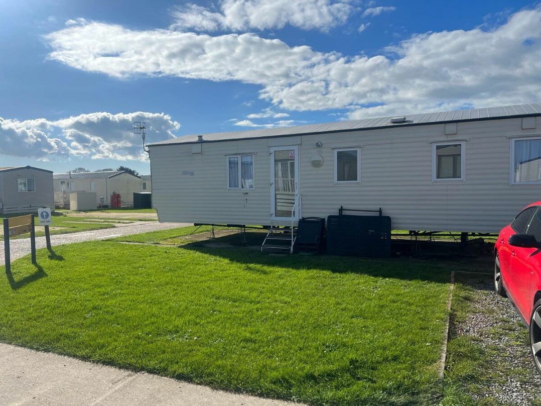 Hayling Island Holiday Park - Meadow Bay Villages - Holiday Accommodation 21075