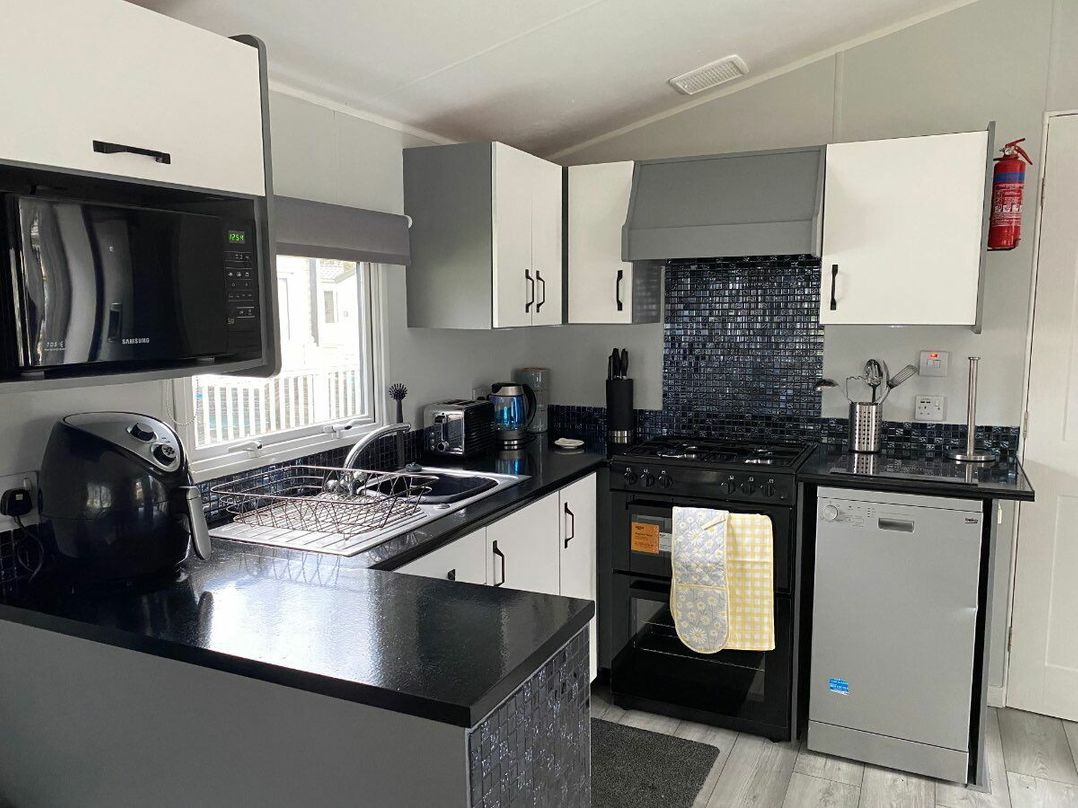 Cresswell Towers - Holiday Accommodation 21175