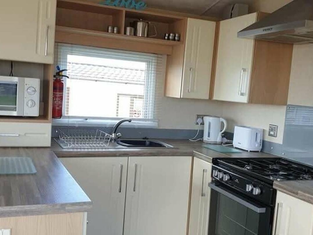 Blue Dolphin Holiday Park - Holiday Accommodation 21235