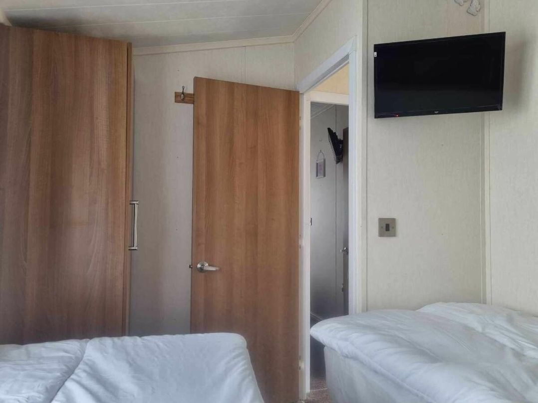 Golden Palm Resort - Holiday Accommodation 21310