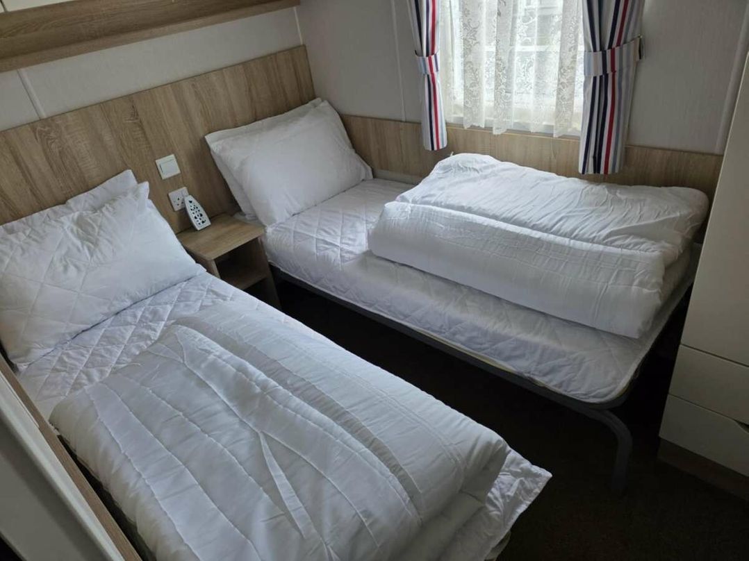 Golden Palm Resort - Holiday Accommodation 21322