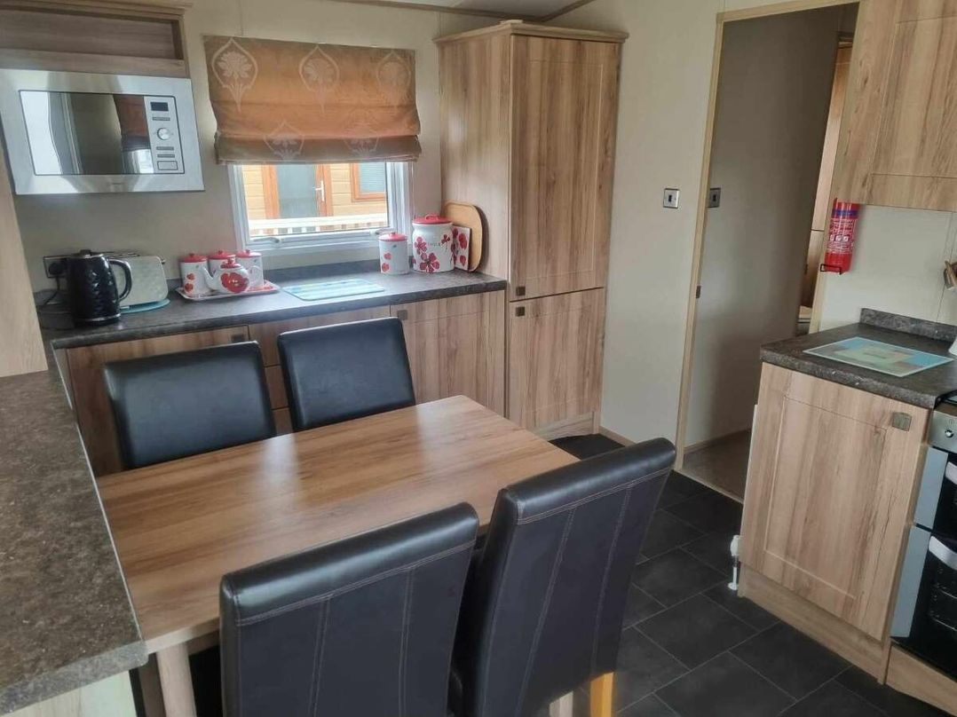 Golden Palm Resort - Holiday Accommodation 21326