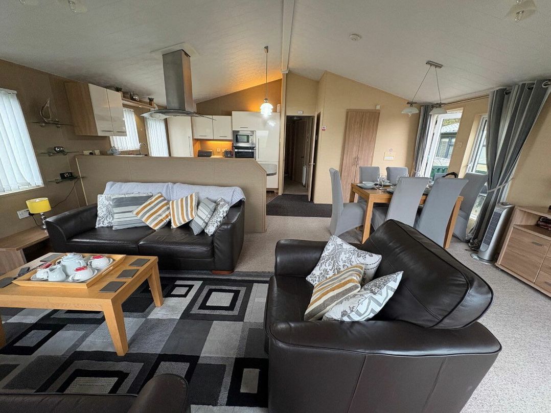 White Acres Holiday Park - Holiday Accommodation 21330