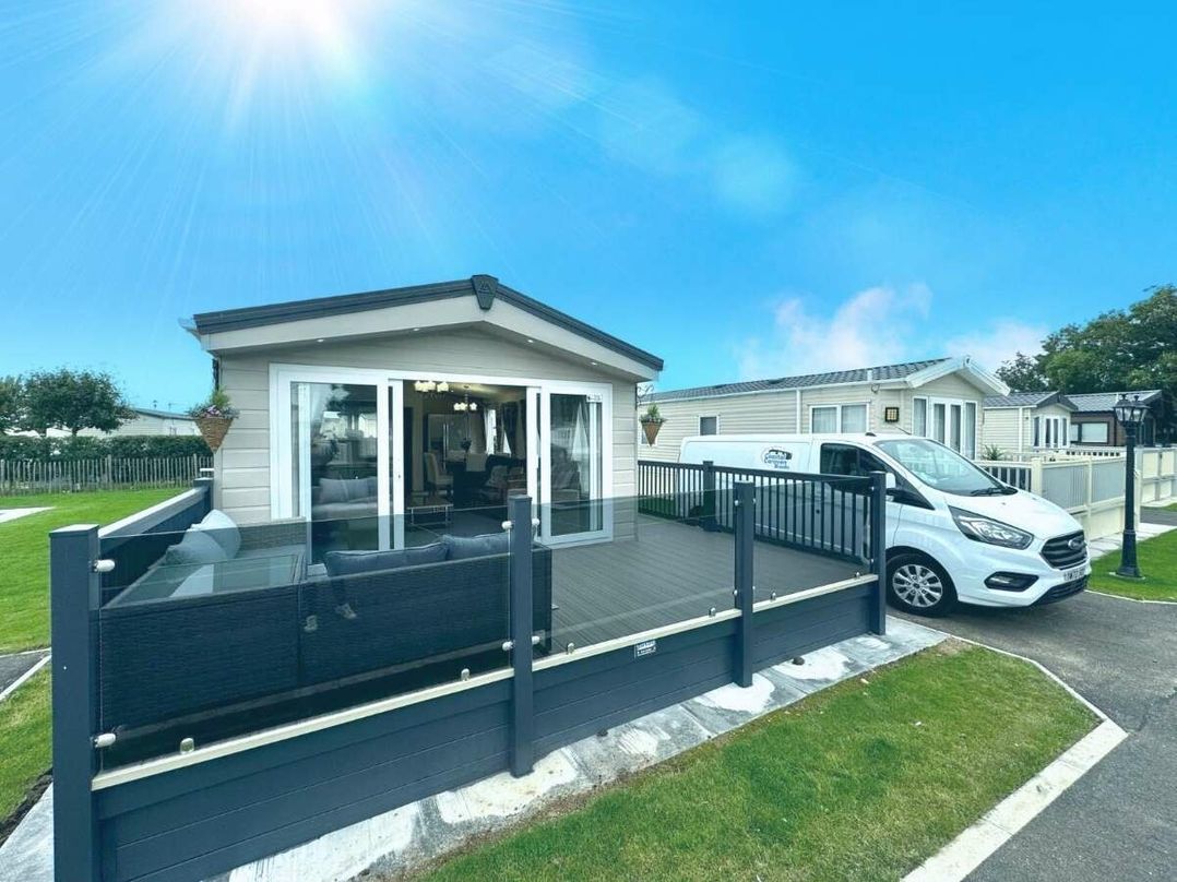 Golden Palm Resort - Holiday Accommodation 21339