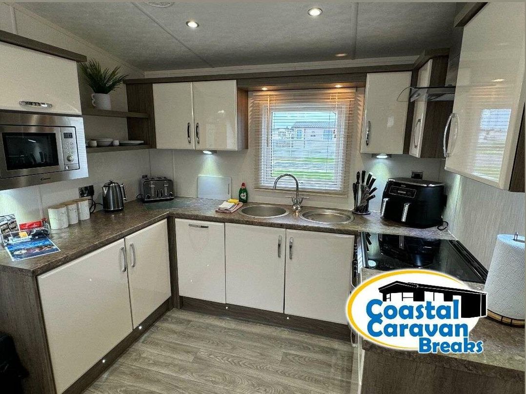 Golden Palm Resort - Holiday Accommodation 21339