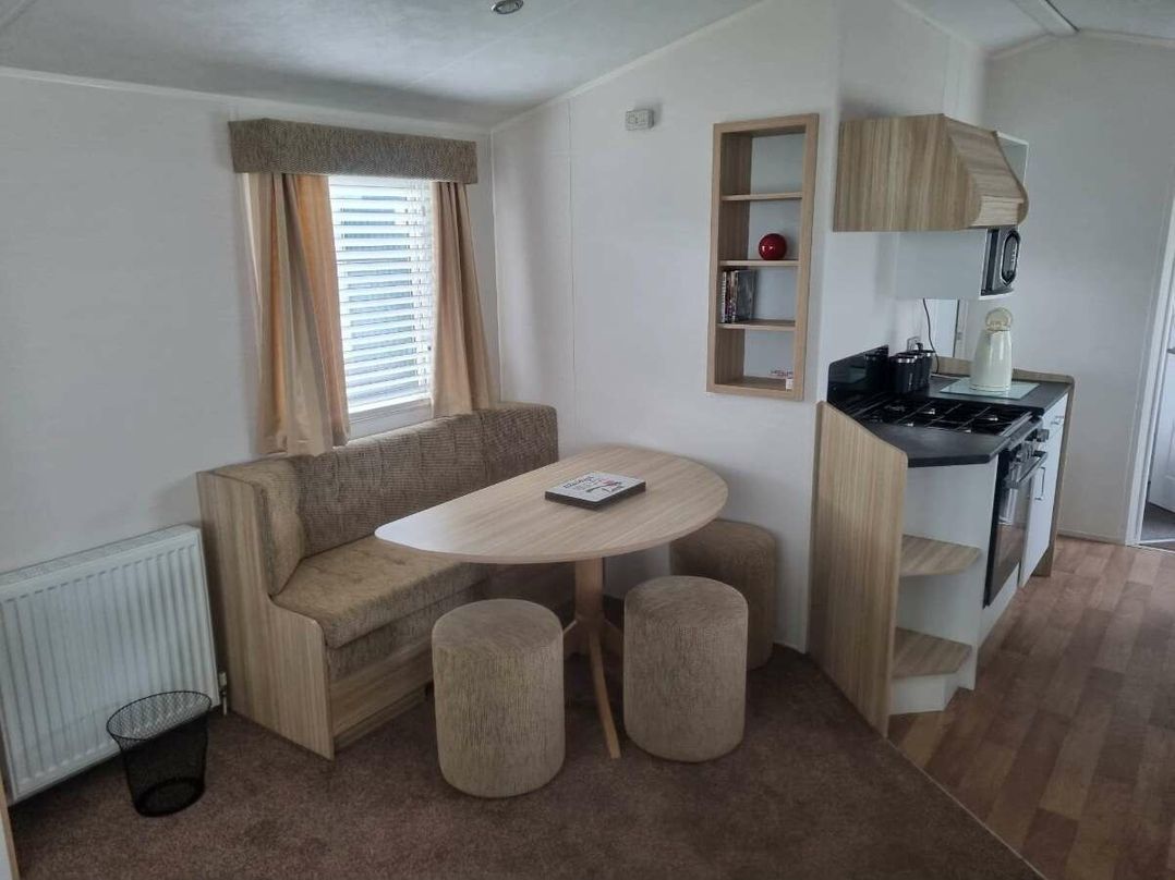 Golden Palm Resort - Holiday Accommodation 21345