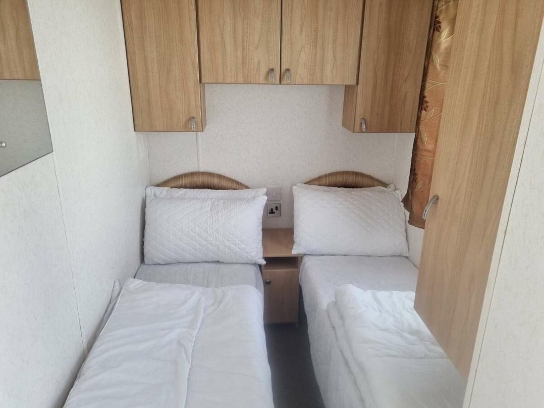 Golden Palm Resort - Holiday Accommodation 21357