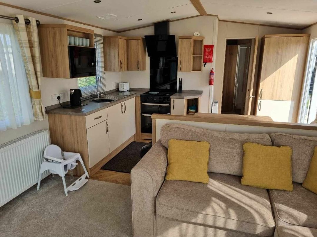 Golden Palm Resort - Holiday Accommodation 21374