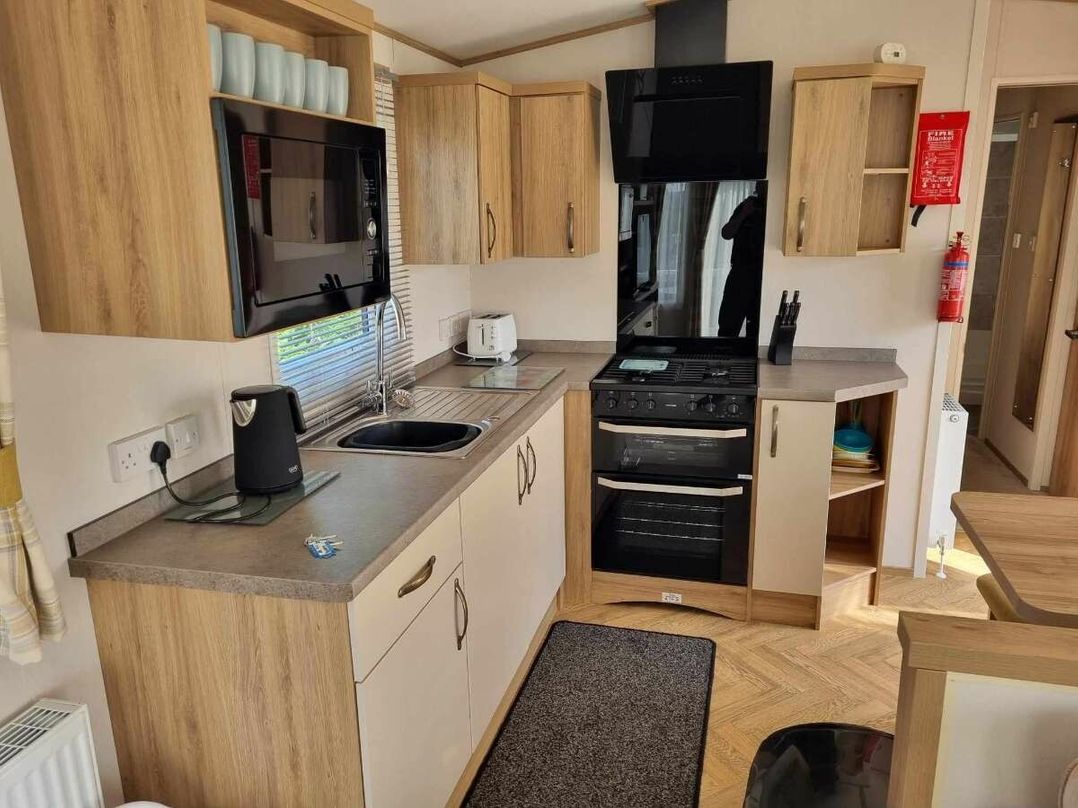 Golden Palm Resort - Holiday Accommodation 21374