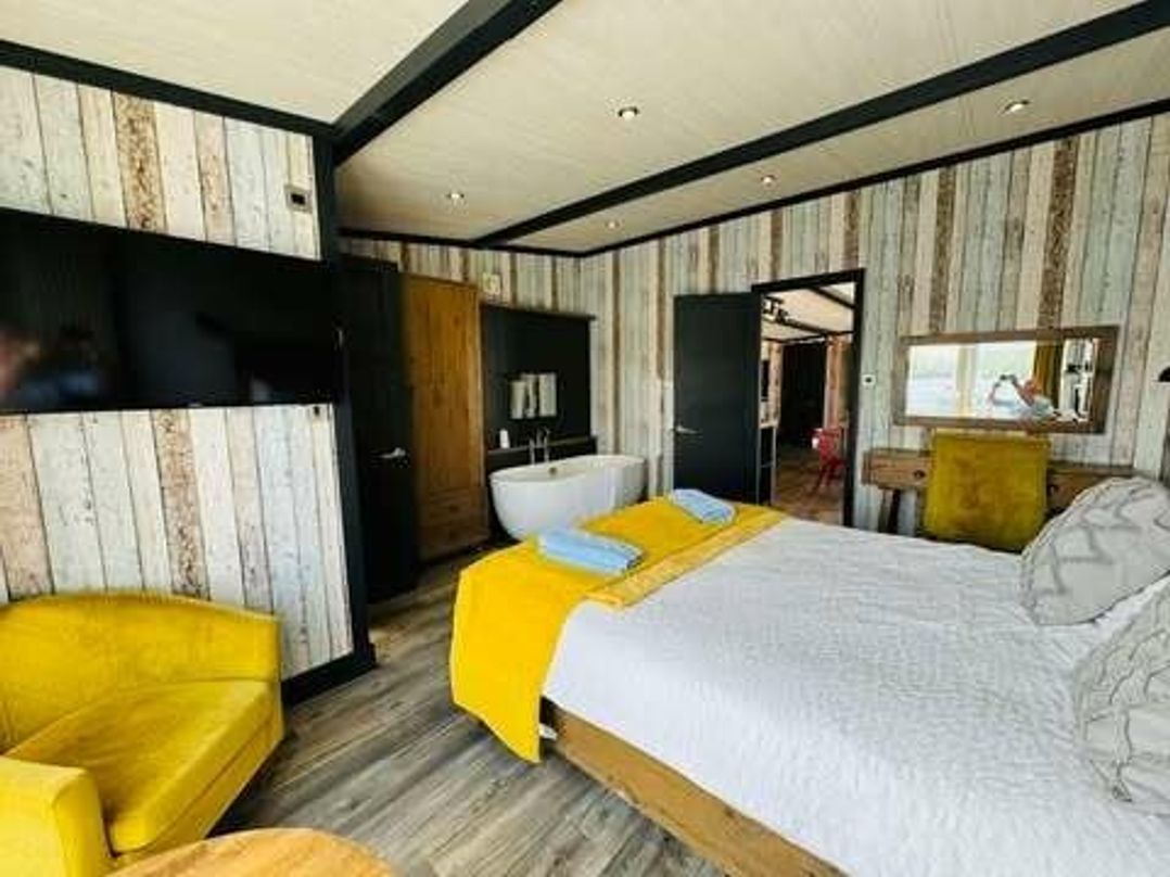 Tattershall Lakes Country Park - Holiday Accommodation 21441