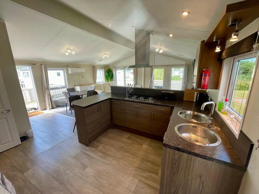 Manor Park Holiday Village - Holiday Accommodation 22030