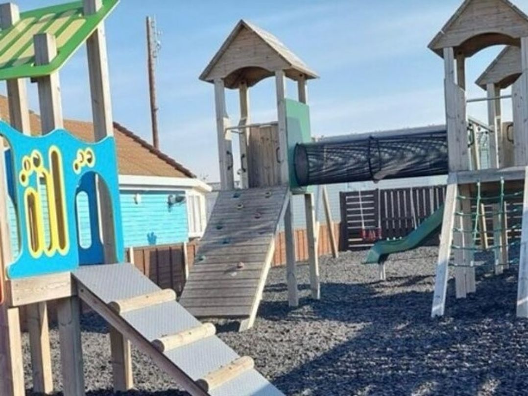 Hayling Island Holiday Park - Meadow Bay Villages - Holiday Accommodation 22059