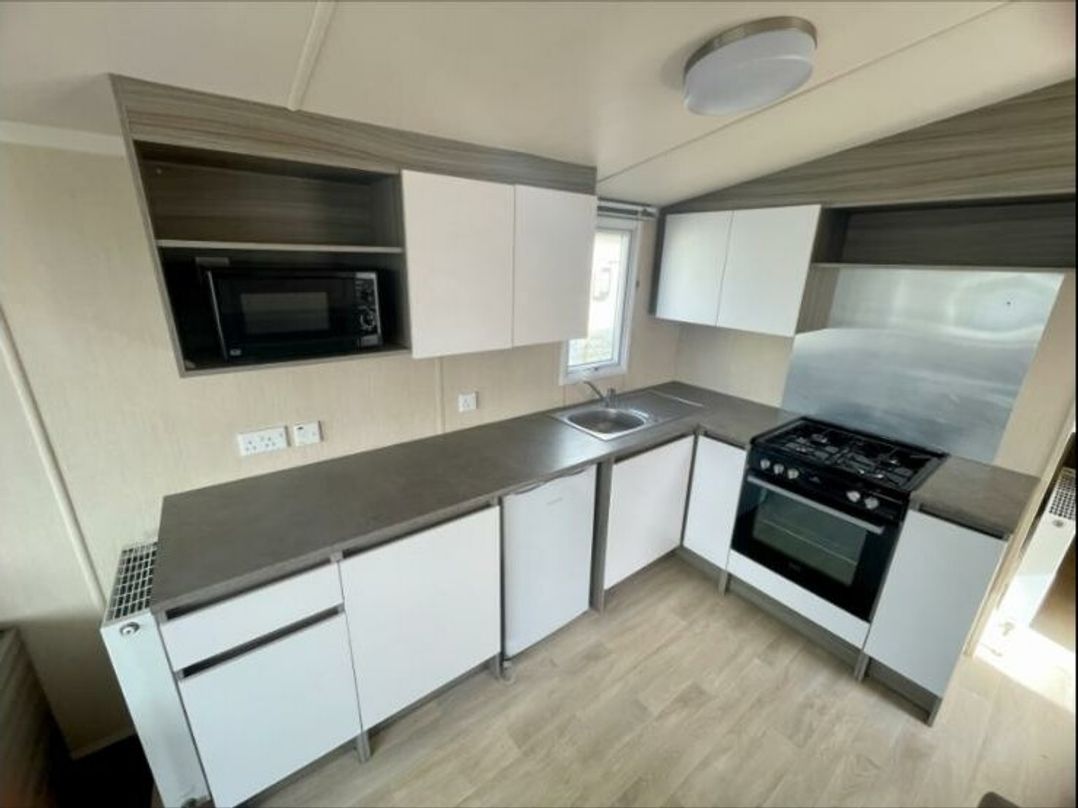 Golden Palm Resort - Holiday Accommodation 22115