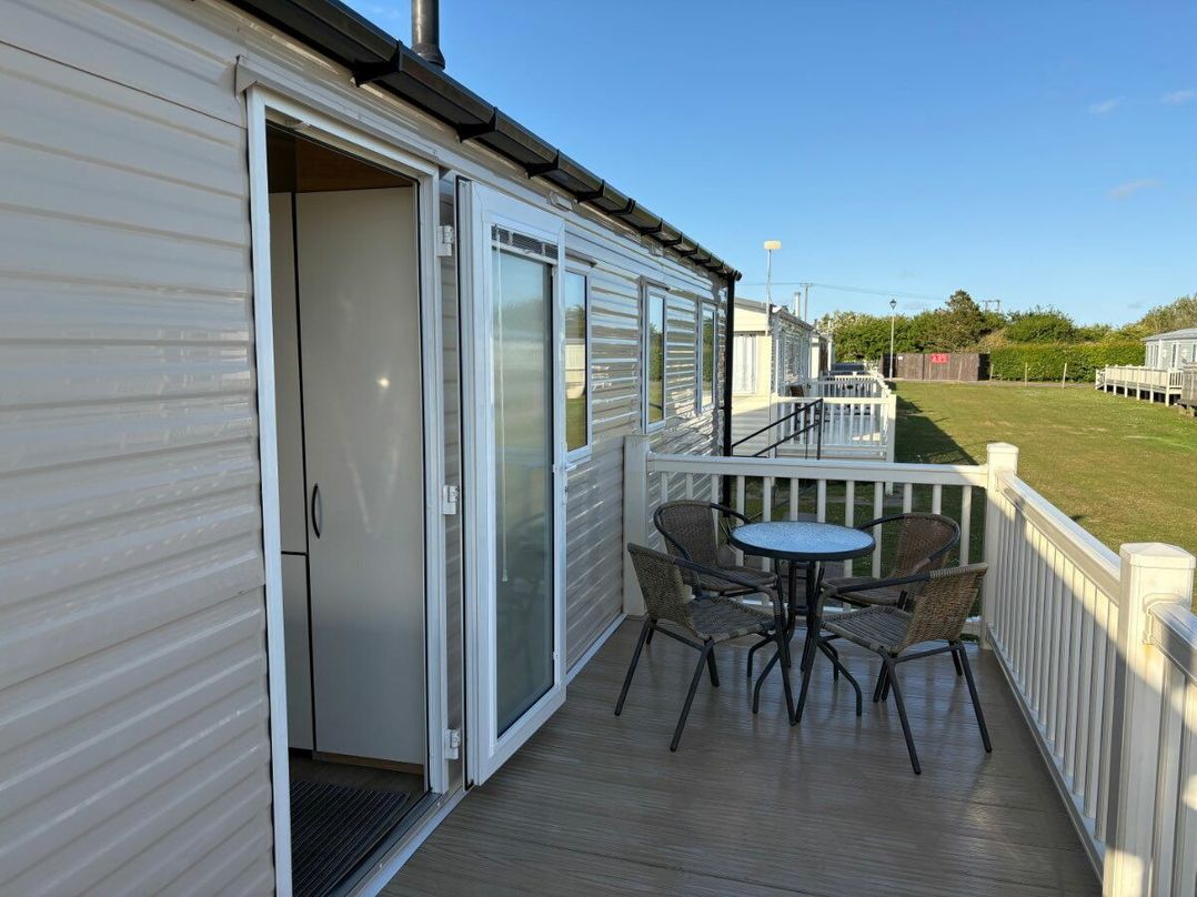 Golden Palm Resort - Holiday Accommodation 22120