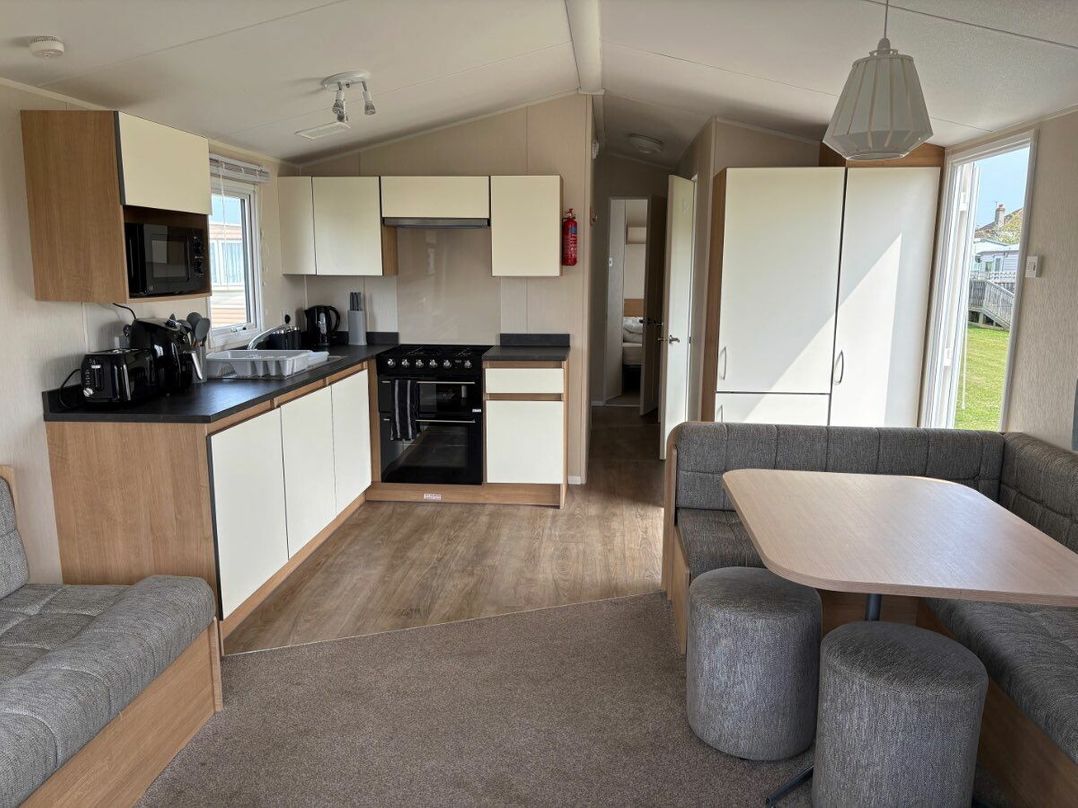 Golden Palm Resort - Holiday Accommodation 22120