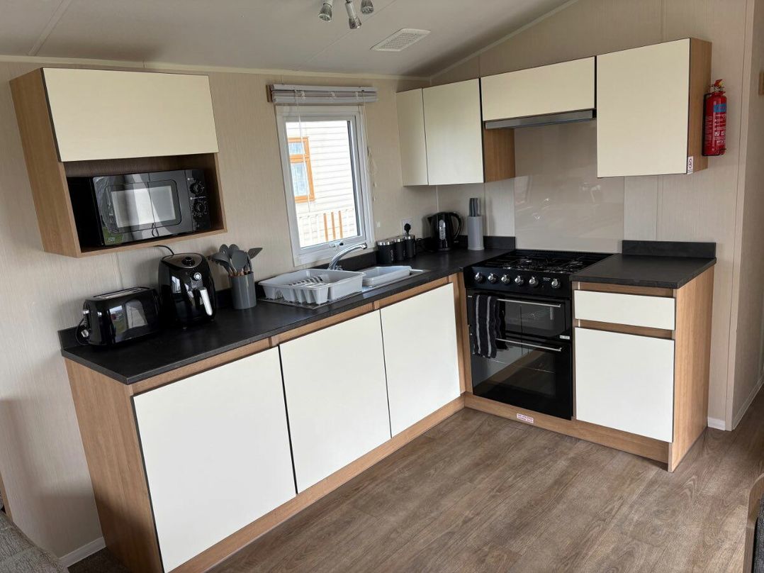 Golden Palm Resort - Holiday Accommodation 22120