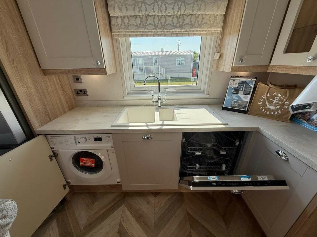 Golden Palm Resort - Holiday Accommodation 22168