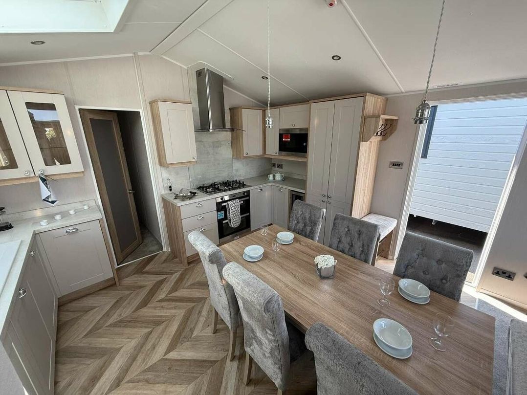 Golden Palm Resort - Holiday Accommodation 22168