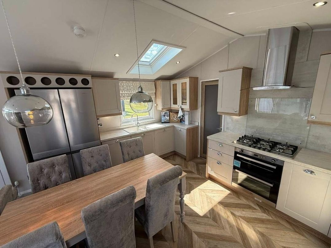 Golden Palm Resort - Holiday Accommodation 22168