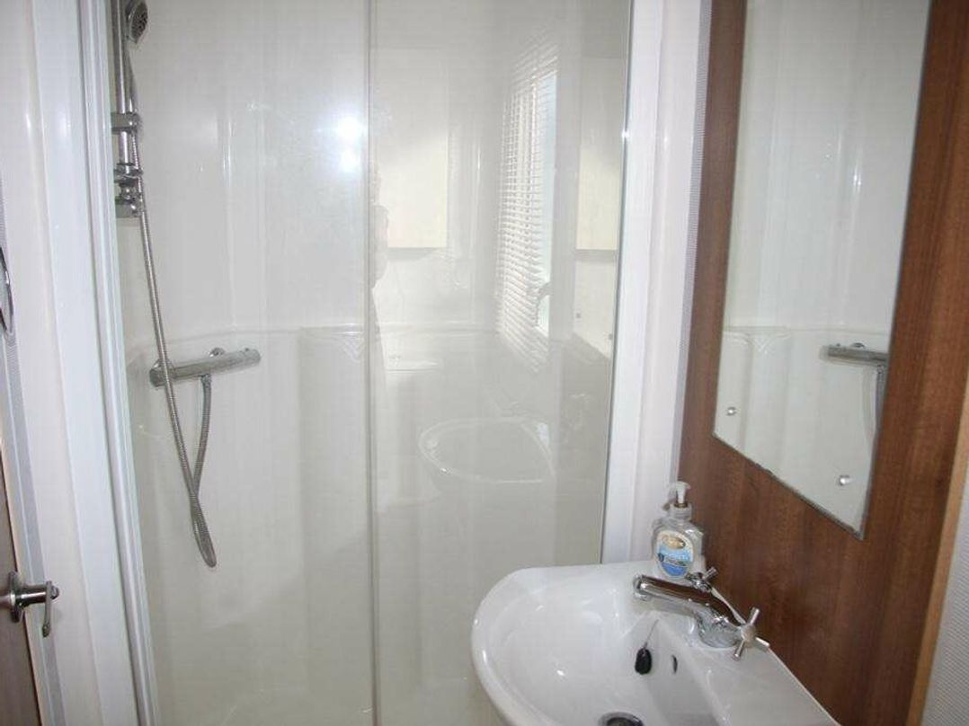 Manor Park Holiday Village - Holiday Accommodation 22314