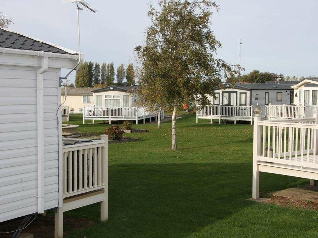 Manor Park Holiday Village - Holiday Accommodation 22314
